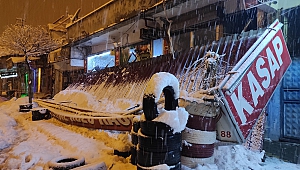 Kahramanmaraş’ta Sundurma Kar Yağışına Dayanamadı Yıkıldı