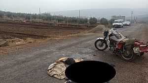 Kum Yığınına Çarpan Motosiklet Devrildi: 1 Ağır 2 Yaralı