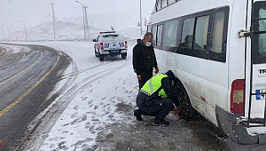 Öğrencilerin ve Sürücülerin Yardımına Jandarma Yetişti