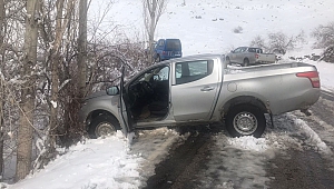 Afşin’de Kamyonetiyle Ağaca Çarpan Sürücü Yaralandı
