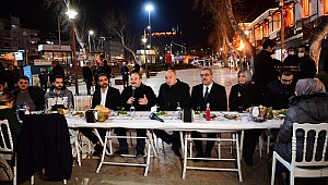 Bakan Varank Demokrasi Meydanı’nda Gençlerle Buluştu