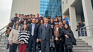 Güvenç, Kahramanmaraş'lı lise öğrencilerine TBMM’yi gezdirdi.
