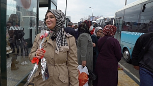 Kadınlar Gününde Şehir Karanfillerle Donatıldı