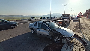 Otomobiliyle Polis Noktasına Daldı: 1’i Polis 3 Yaralı
