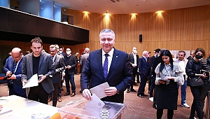 İTHİB Başkanı Ahmet Öksüz güven tazeledi