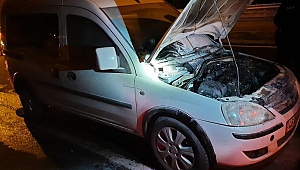 Kahramanmaraş’ta Seyir Halindeki Hafif Ticari Araç Alev Aldı