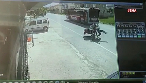 Otobüsten İnen Yayaya Motosiklet Çarptı