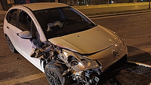 Park Halindeki Otomobile Çarptı