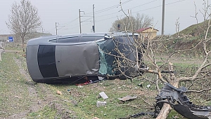 Türkoğlu’nda Otomobil Takla Attı: 2 Yaralı