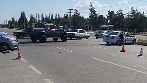 Kahramanmaraş’ta hafif ticari araç ile otomobil çarpıştı: 3 yaralı