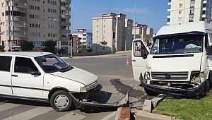 Kahramanmaraş’ta minibüs ile otomobil çarpıştı: 1’i bebek 3 yaralı