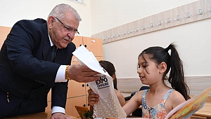 Başkan Mahçiçek, Minik Öğrencilerin Karne Heyecanına Ortak Oldu