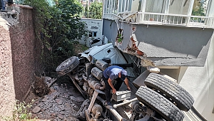 Kahramanmaraş’ta Freni Patlayan Su Tankeri Dehşet Saçtı
