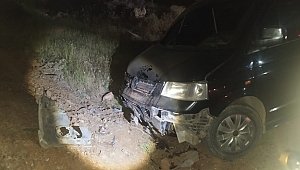 Kahramanmaraş’ta Hafif Ticari Araç Toprak Zemine Çarptı: 6 Yaralı