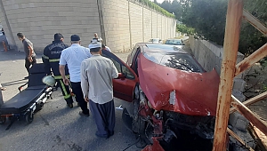 Kahramanmaraş’ta Otomobil Bahçe Duvarına Çarptı: 1 Yaralı