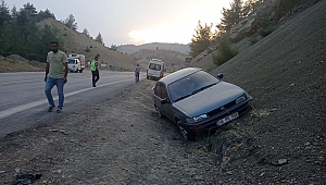 Kahramanmaraş’ta Yoldan Çıkan Otomobil Toprak Zemine Çarptı: 1 Yaralı