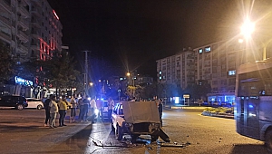 Kahramanmaraş’ta İki Otomobil Çarpıştı: 1 Yaralı
