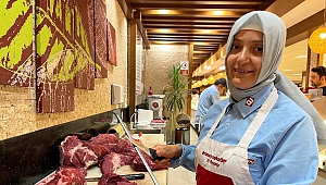 Kahramanmaraş’ta Kadın Kasap Erkek Meslektaşlarına Taş Çıkarıyor
