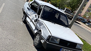 Kahramanmaraş’ta Otomobil Park Halindeki Araca Çarptı: 2 Yaralı
