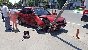 Kahramanmaraş’ta Ticari Araç İle Otomobil Çarpıştı: 2’si Çocuk 3 Yaralı