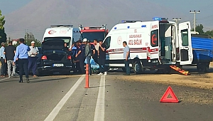 Otomobil traktör römorkuna arkadan çarptı: 4 yaralı