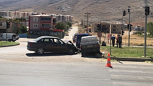 Kahramanmaraş’ta İki Otomobil Çarpıştı: 1 Yaralı