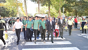 Kahramanmaraş'ta Okul Önlerindeki Yaya Geçidi Çizgileri Yenilendi