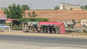 Kahramanmaraş’ta Yoldan Çıkan Tır Devrildi