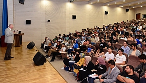 Rektör Yasım, 2022-2023 Akademik Yılında İlk Dersi Tıp Fakültesi Öğrencilerine verdi
