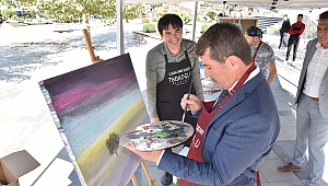Başkan Okumuş; Ressam Hayalini Tuale, Başkan Hayalini Şehre Aktarır
