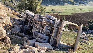 Kahramanmaraş’ta Kontrolden Çıkan Tır Şarampole Devrildi: 1 Yaralı