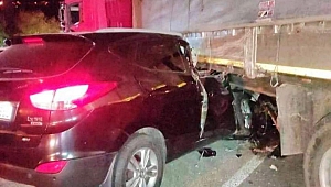 Kahramanmaraş’ta Otomobil Tıra Ok Gibi Saplandı