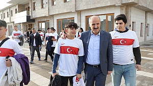 Başkan Okay, Gençlere Milli Maç Heyecanı Yaşattı