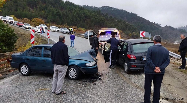 Kahramanmaraş’ta İki Otomobil Çarpıştı: 4 Yaralı
