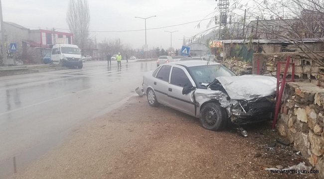 Elbistan’da Otomobil İle Minibüs Çarpıştı: 3 Yaralı