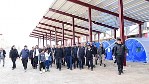Başkan Güngör, Bakan Soylu ile Geçici Esnaf Çarşılarını Ziyaret Etti