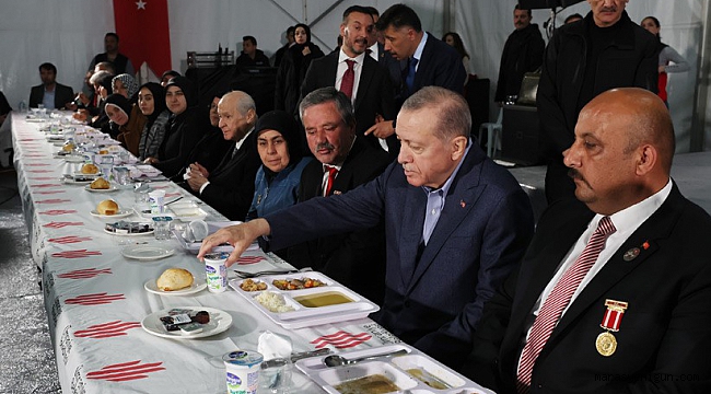 Cumhurbaşkanı Erdoğan İlk İftarı Depremzedelerle Birlikte Yaptı