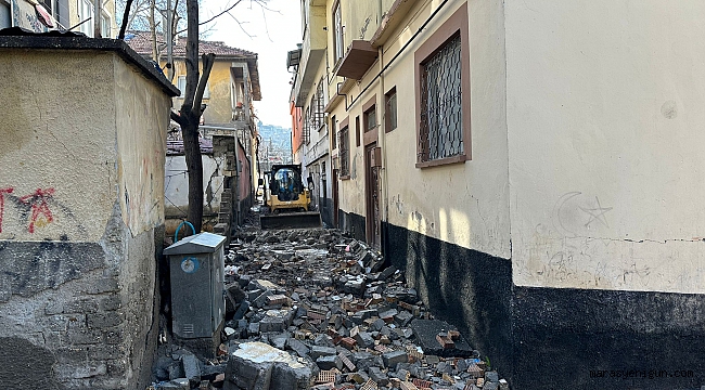 Dulkadiroğlu’nda Sokak Aralarında Hafriyat Kaldırma Çalışmaları Devam Ediyor