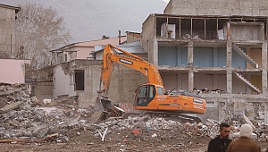 Gürbüz rakamlarla açıkladı: Elbistan’da 992 enkaz kaldırıldı!
