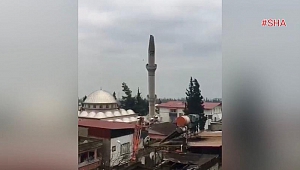 Kontrollü yıkılan minare imam evinin üzerine düştü
