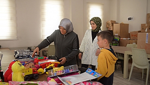 Ramazan Bayramı öncesinde hediyelerle yetim çocukların yüzü güldürülüyor