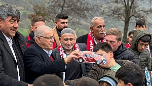 Şahinkayası, iftar programında Başkan Mahçiçek’i bağrına bastı