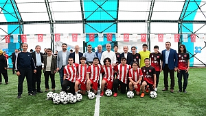 Yeni Halı Saha Gençlerin Hizmetine Sunuldu