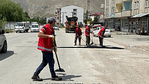 Elbistan’da hasar gören yollar onarılıyor
