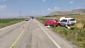 Elbistan’da iki otomobil kafa kafaya çarpıştı: 1 çocuk öldü 8 kişi yaralı