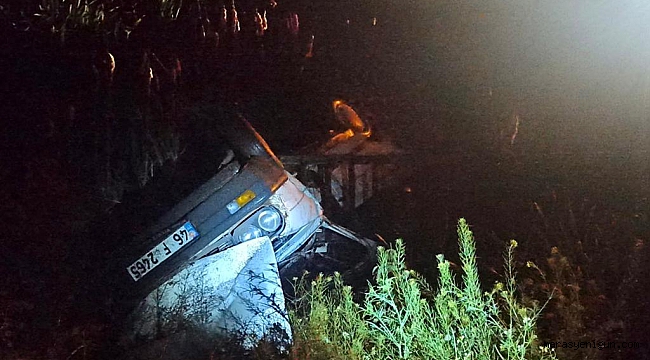 Göksun’nda bariyerlere çarpan otomobil takla attı: 2 yaralı