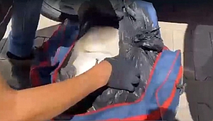 Durdurulan araçtan valiz valiz uyuşturucu çıktı