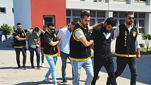 İki Kişinin Öldürüldüğü Olayla İlgili Yakalanan 5 Şüpheli Adliyeye Sevk Edildi