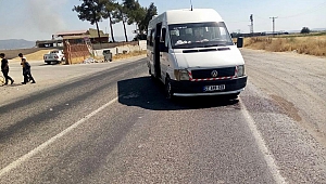 Minibüs ile motosiklet çarpıştı: 1 yaralı