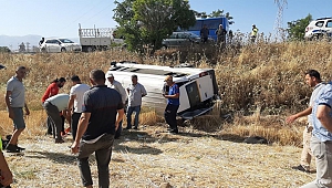 Tekstil İşçilerini Taşıyan Minibüs Tarlaya Uçtu: 5 Yaralı